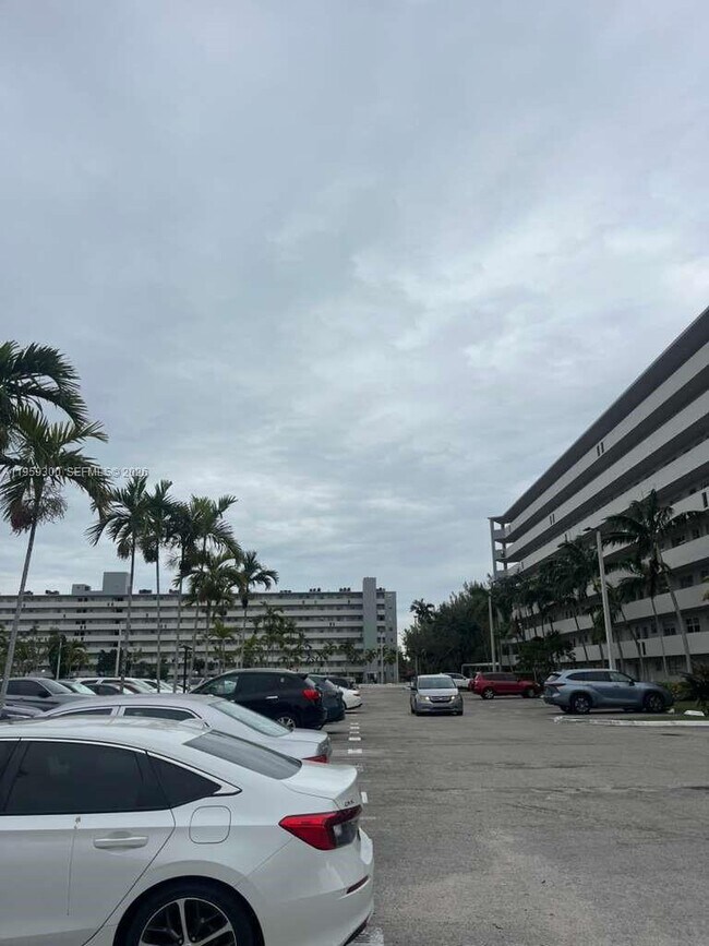 Foto del edificio - 1750 NE 191st St