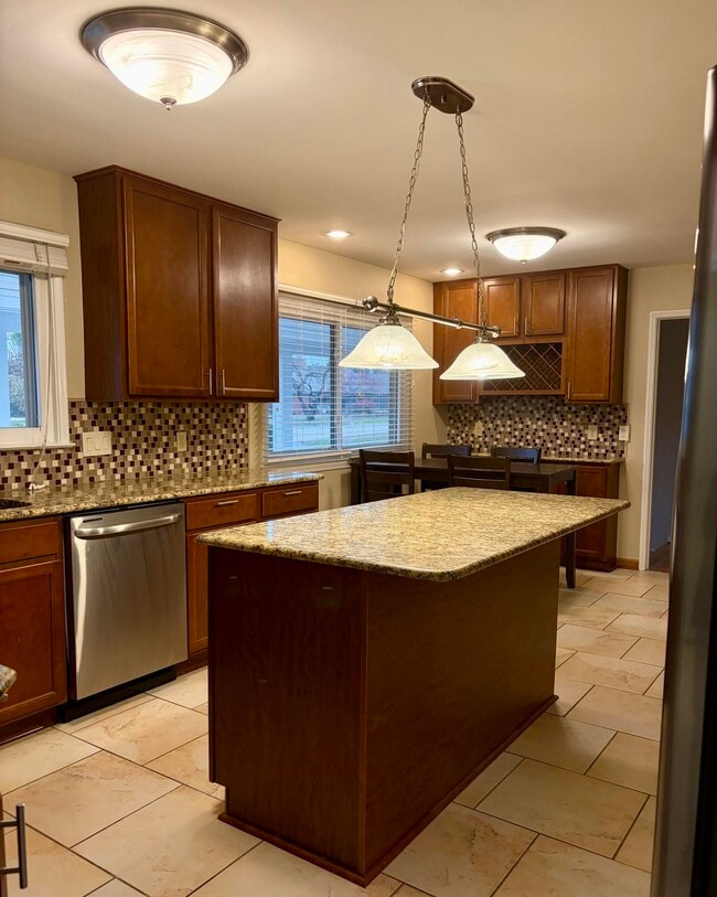 Foto del edificio - 6493 Thorncrest Dr