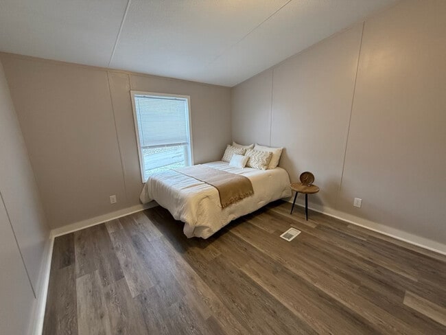 Building Photo - 769 Knox St