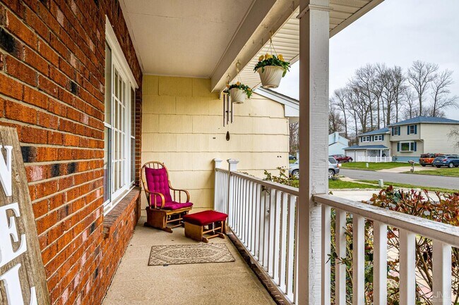 Building Photo - 42 Hillside Ave