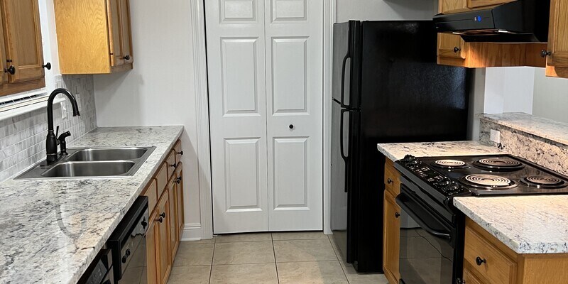 Foto principal - 838-E Meadow Bend Dr