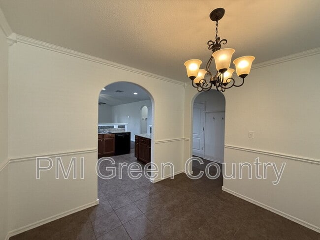 Building Photo - 4040 W 105th St S