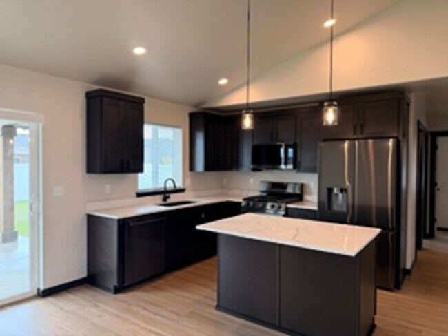 Building Photo - 12037 N Lennon Ln