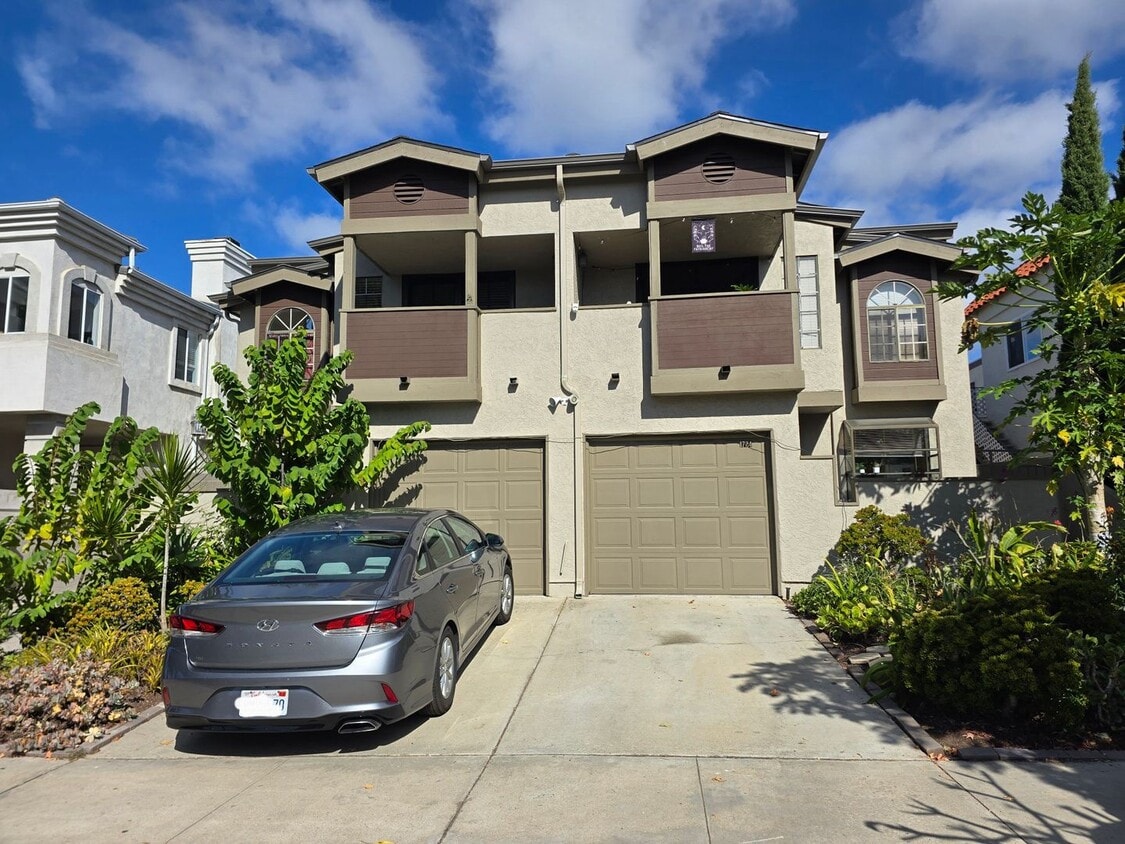 Foto principal - 2 Bed, 2.5 Bath Townhome in Pacific Beach