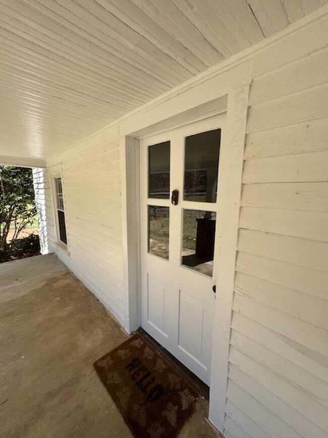Building Photo - Farmhouse on 5 acres in Northern Greenville County with room for 2 horses and small farm animals!
