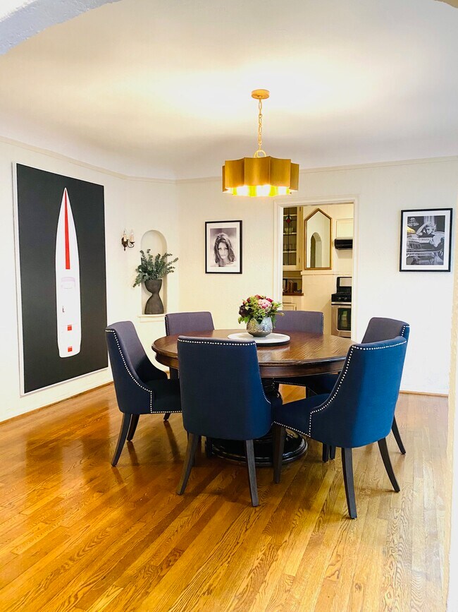 Spacious dining room - 4152 Prescott Ave