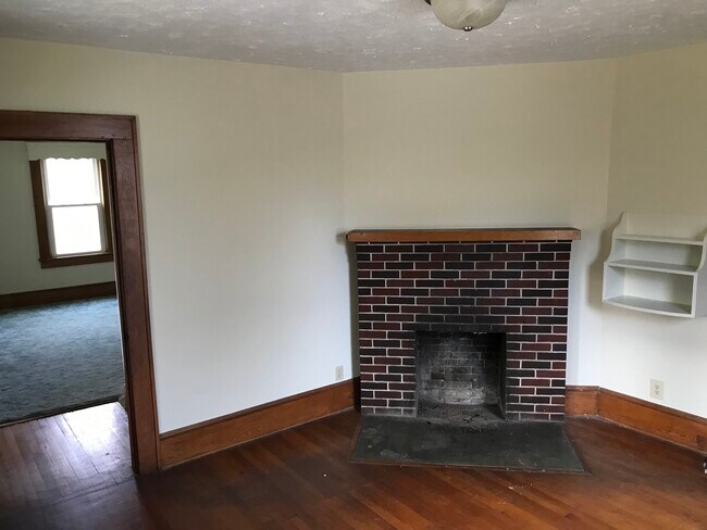 Den - 4643 Webbs Mill Rd N