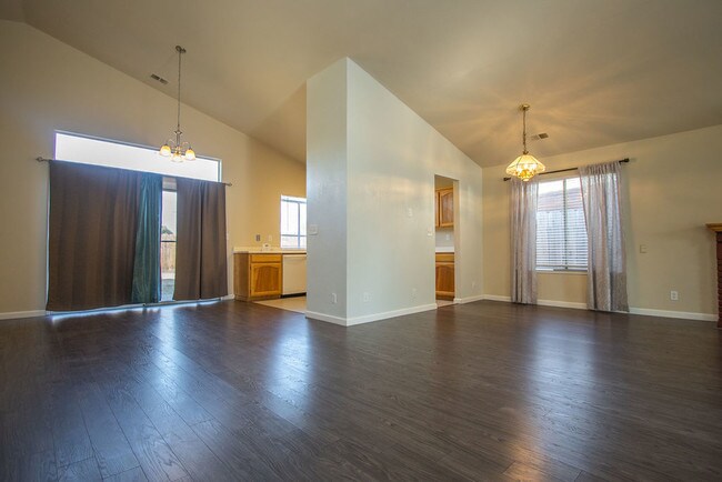 Building Photo - 2337 Shadowbrook Way