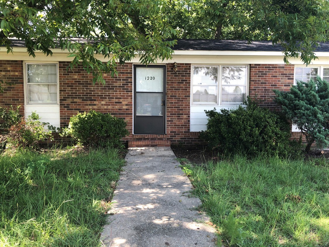 Foto principal - 1220 Southwood Dr