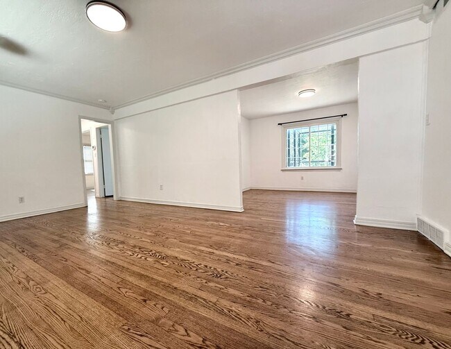 Building Photo - Beautiful 3BD 1BA Home in Edgemere Terrace!!!