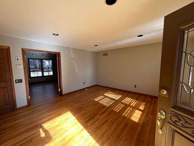 Foto del edificio - 513 Glenmere Ave