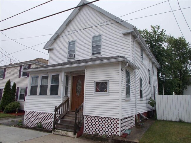 Building Photo - 206 Montgomery Ave