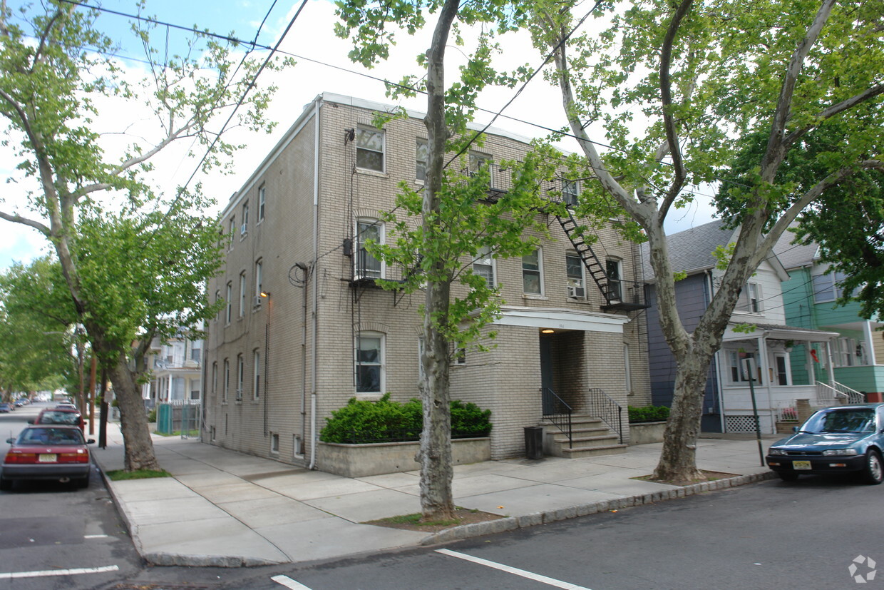 Primary Photo - 194 Patterson St