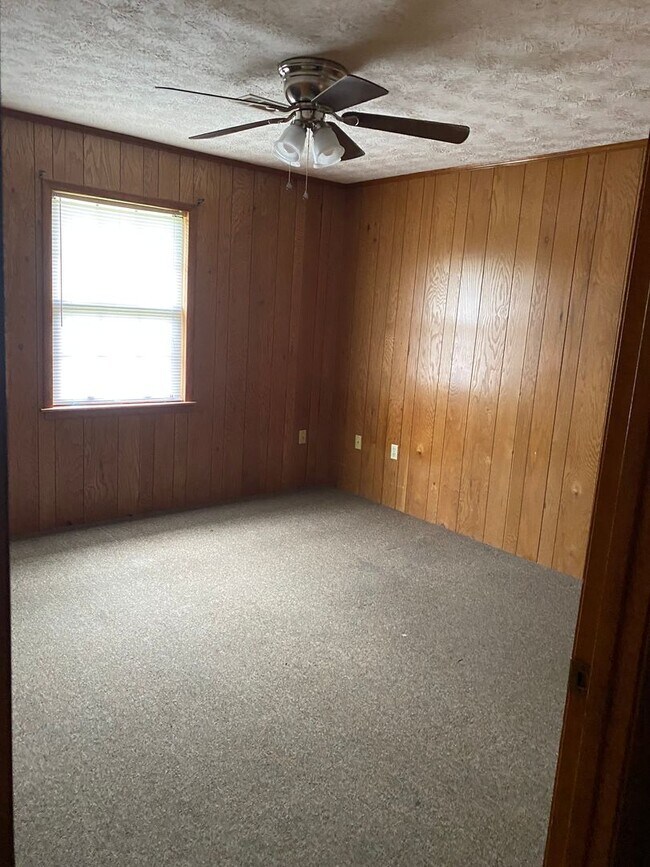 Building Photo - 406 Pinecrest Dr