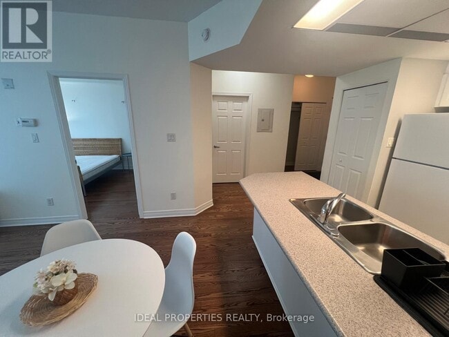 Building Photo - 134 York St