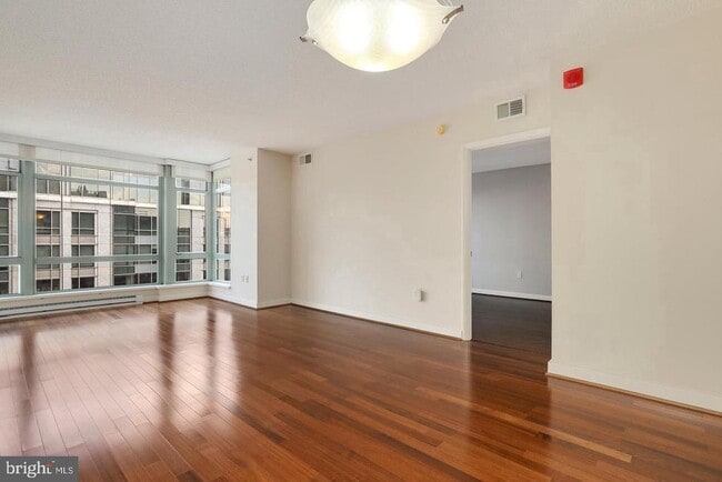 Building Photo - 1150 K St NW