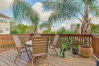 Building Photo - 5422 Lillian St