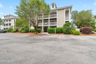 Building Photo - 3350 Club Villas Dr