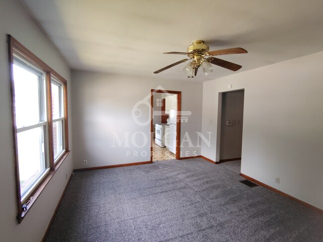 Building Photo - 321 W 29th St