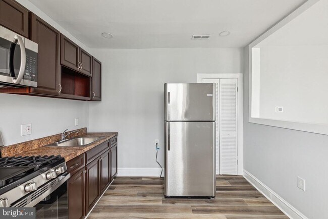 Foto del edificio - 1200 N 64th St