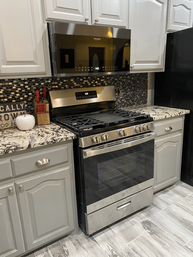 Building Photo - 1148 Harmony Cir