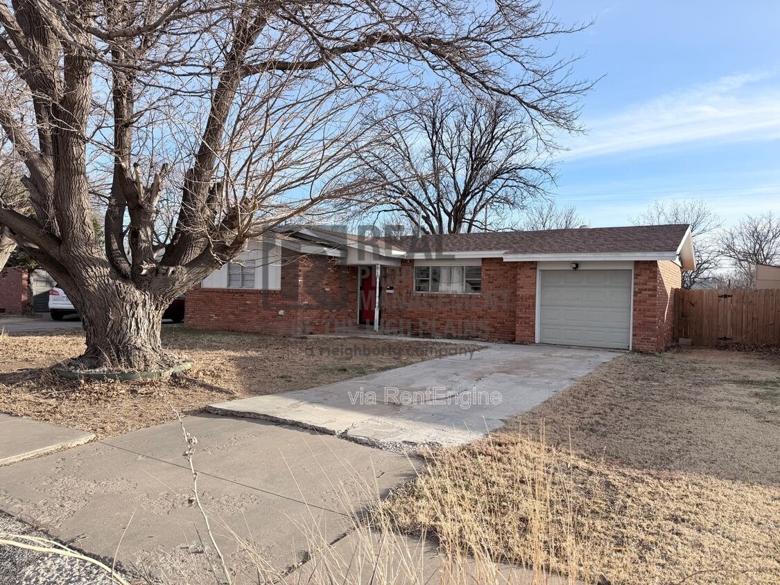 Building Photo - 5015 Hall Ave