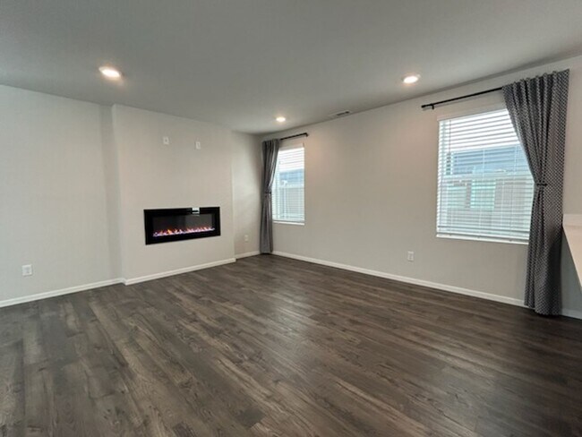 Foto del edificio - Brand New Construction! 3 bed/2.5 ba Townhome w/Updated Features!