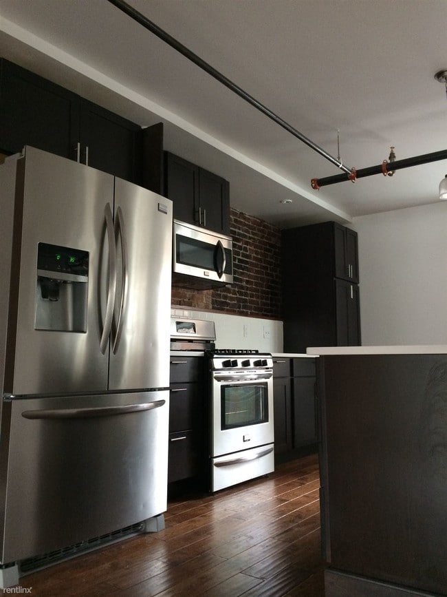 Building Photo - 9 1st St