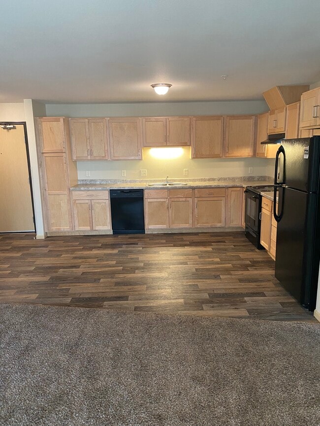 Building Photo - Tamarack Place