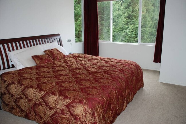 Building Photo - Charming 3-Bedroom Townhome with Office, B...