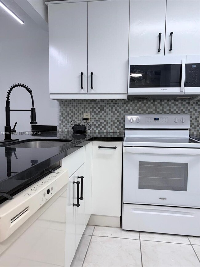 Building Photo - 8305 Royal Palm Blvd