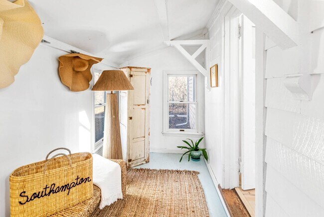 Foto del edificio - 144 Powell Ave