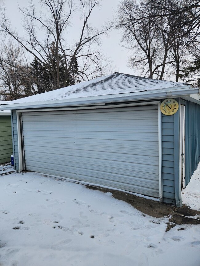 Building Photo - ***1 month Free with a 15-month lease.***3...