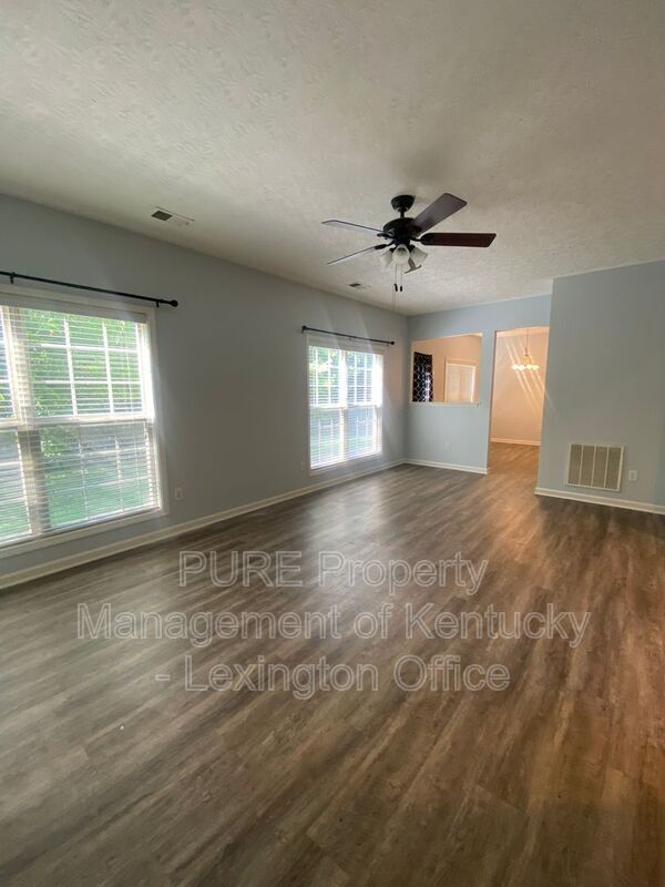 Foto del edificio - 204 Fairgrounds Dr