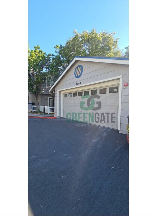 Building Photo - Charming 3 Bedroom 2 Bath Condo in TRACY! ...