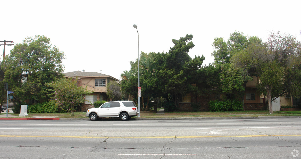 Building Photo - 13857-13861 Sherman Way
