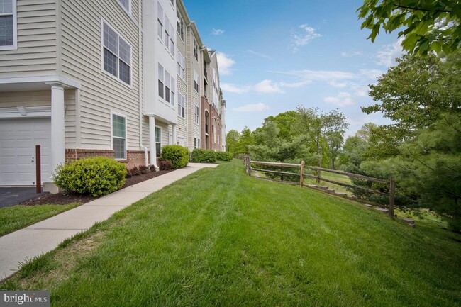Building Photo - 7335 Brookview Rd