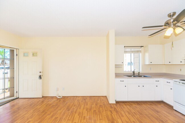 Foto del edificio - Suncrest in Ewa Gentry: 1-bed, 1-bath, 2-parking - PET Friendly !