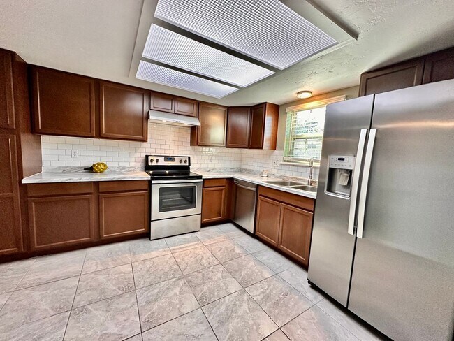 Foto del edificio - 3-Bed, 2.5-Bath Condo for Rent