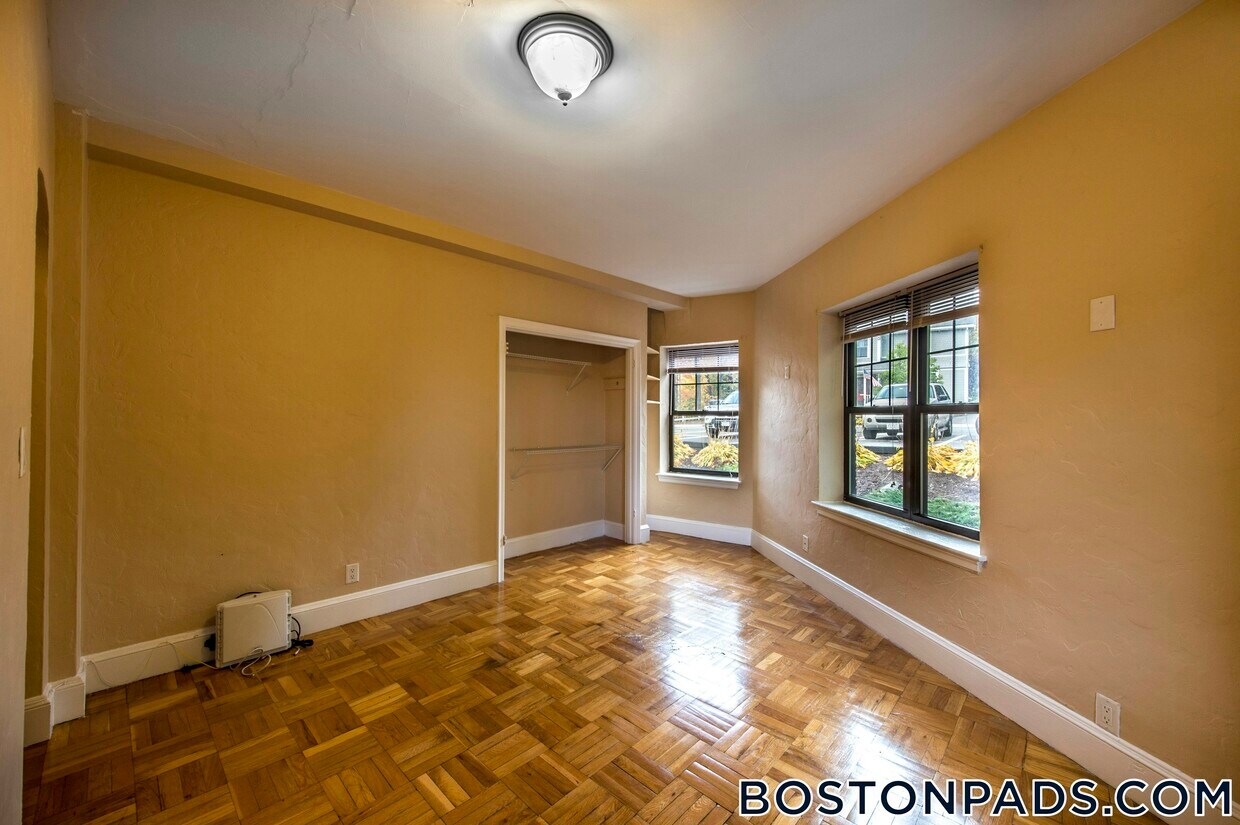 Foto del edificio - 2 Elmwood Ave