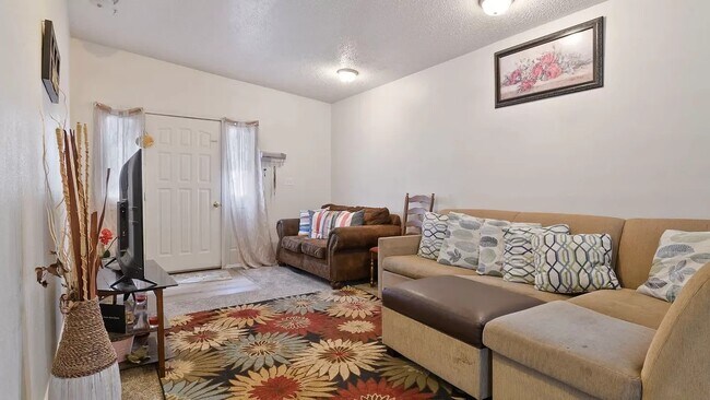 Foto del edificio - 860 North 200 East, Unit Basement