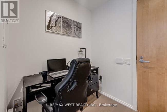 Photo du bâtiment - 45 Charles St E