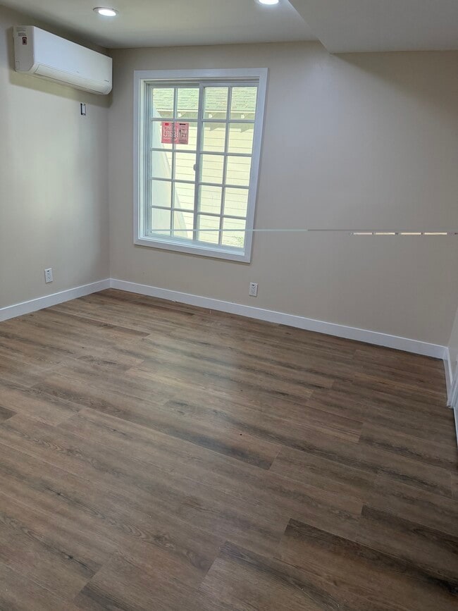 Empty bedroom - 4250 12th St