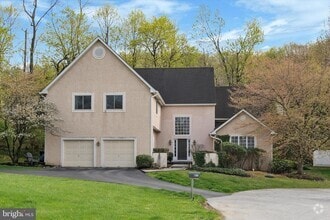 Building Photo - 811 Crooked Ln