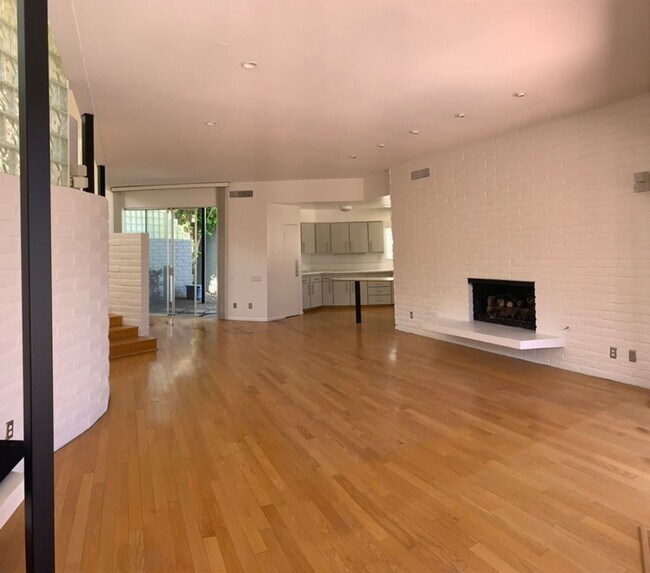 Foto del edificio - Mid-Century Modern 3 Bedroom Home - Palm S...