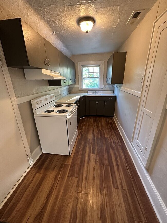 Foto del edificio - Affordable Upstairs Apartment – Housing Vouchers Welcome!