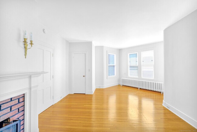 Building Photo - 45 Pine St
