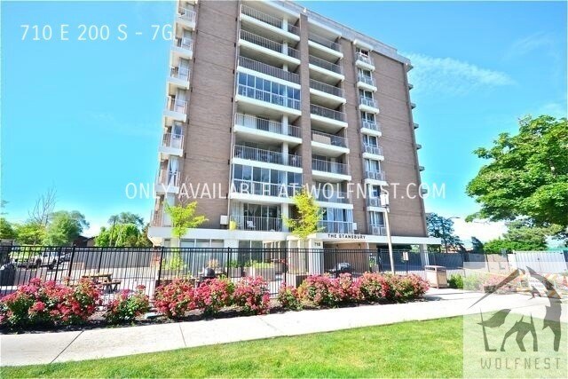 Primary Photo - Phenomenal 2 Bedroom Downtown Condo! No De...