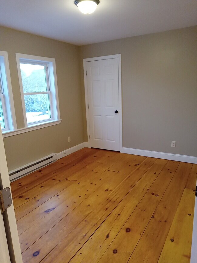 Building Photo - 58 Maple St