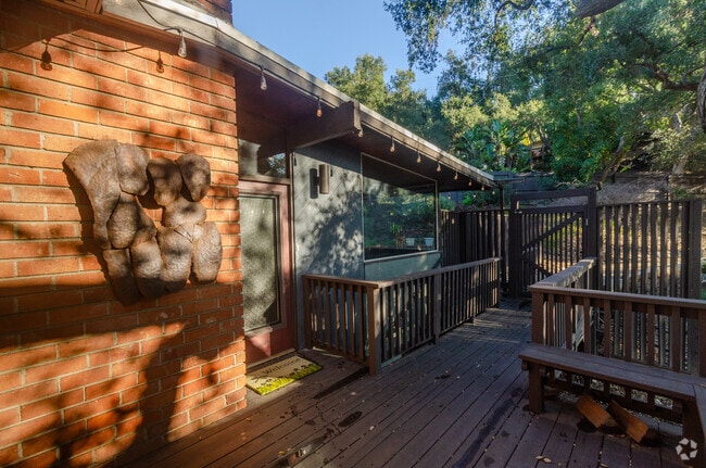 Building Photo - 9801 Shadow Island Dr